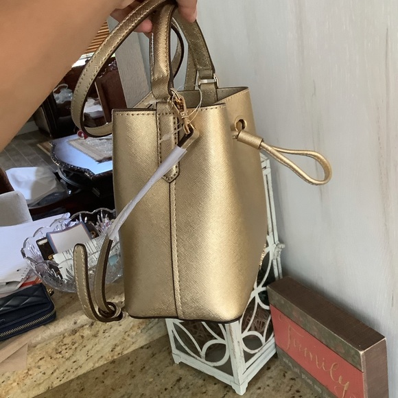 New Mk small bucket bag suri 😍 must have - Picture 9 of 10